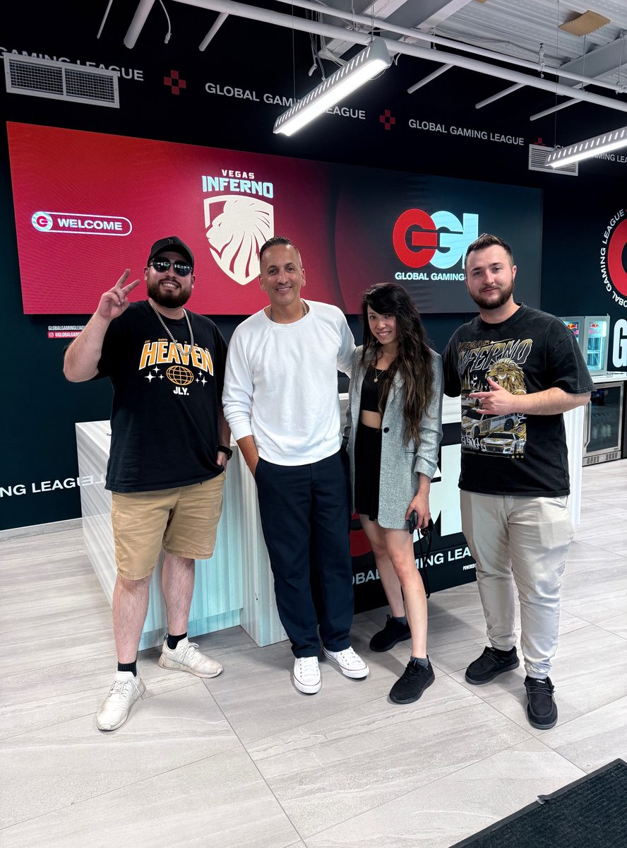 Clinton Sparks with the Vegas Inferno crew at the Global Gaming League