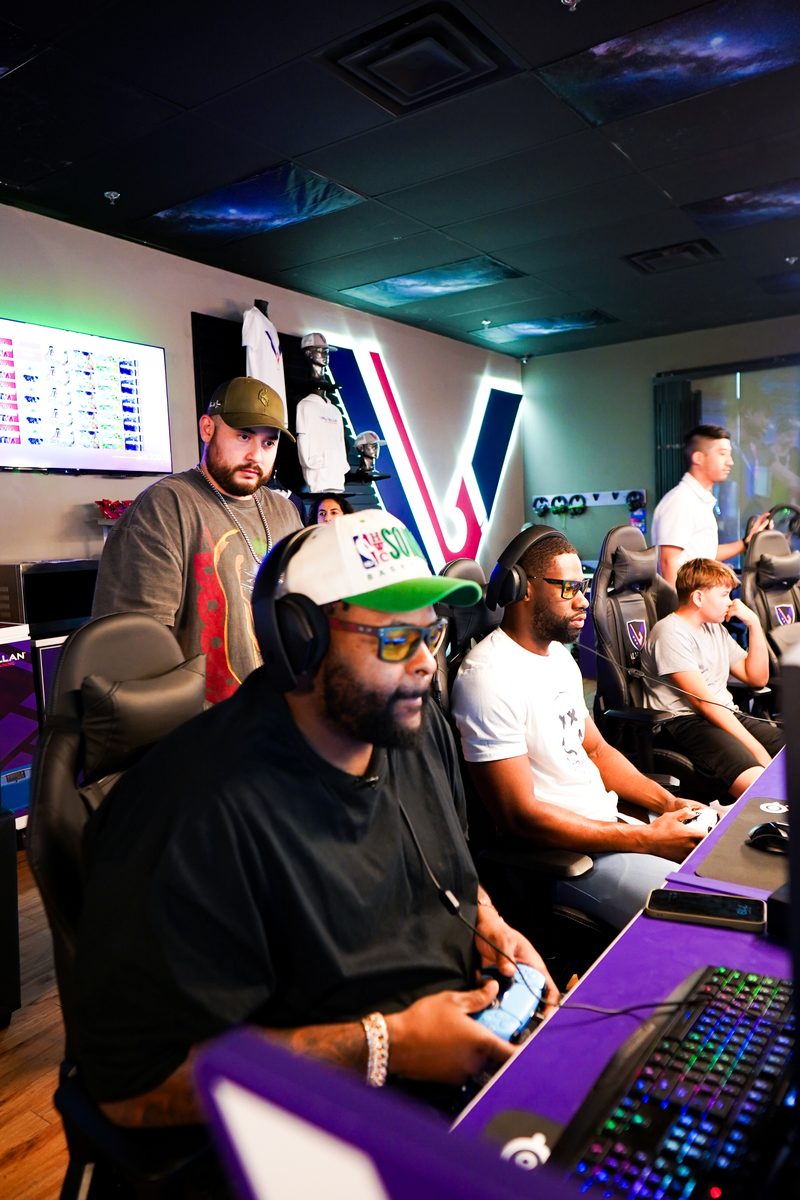 Johnathan Hankins gaming with Vegas Inferno